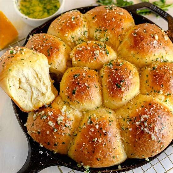 Skillet Garlic Bread